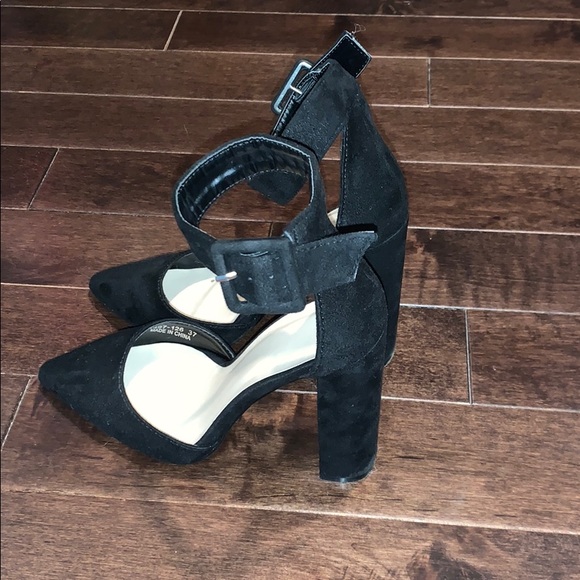 Black pointed thick Heels with thick strap Size 37 - Picture 4 of 5